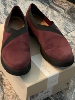 Clarks Loafers Suede Women’s Size 10 Medium Burgundy Comfort